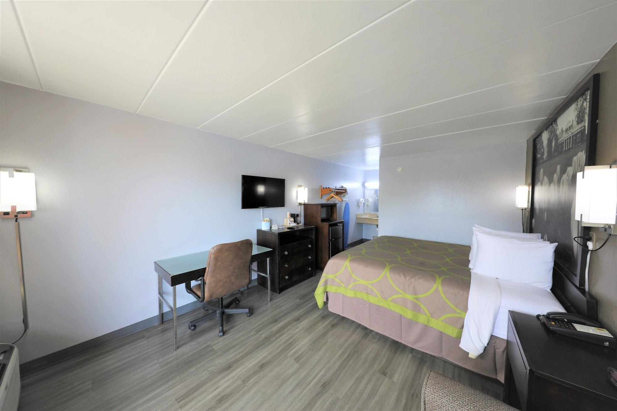 فندق Super 8 By Wyndham ماناساس المظهر الخارجي الصورة